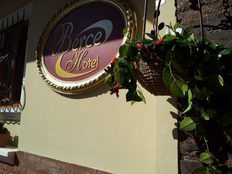 Berce Hotel Istanboel Buitenkant foto