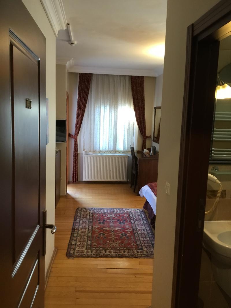 Berce Hotel Istanboel Buitenkant foto