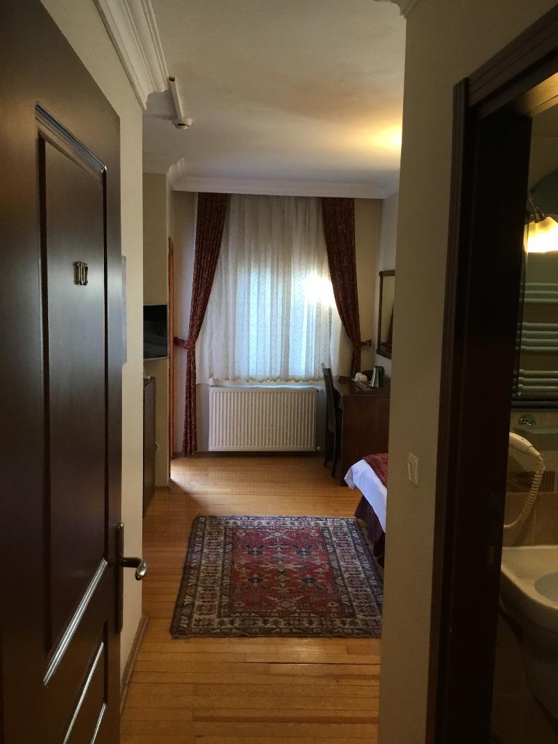 Berce Hotel Istanboel Buitenkant foto